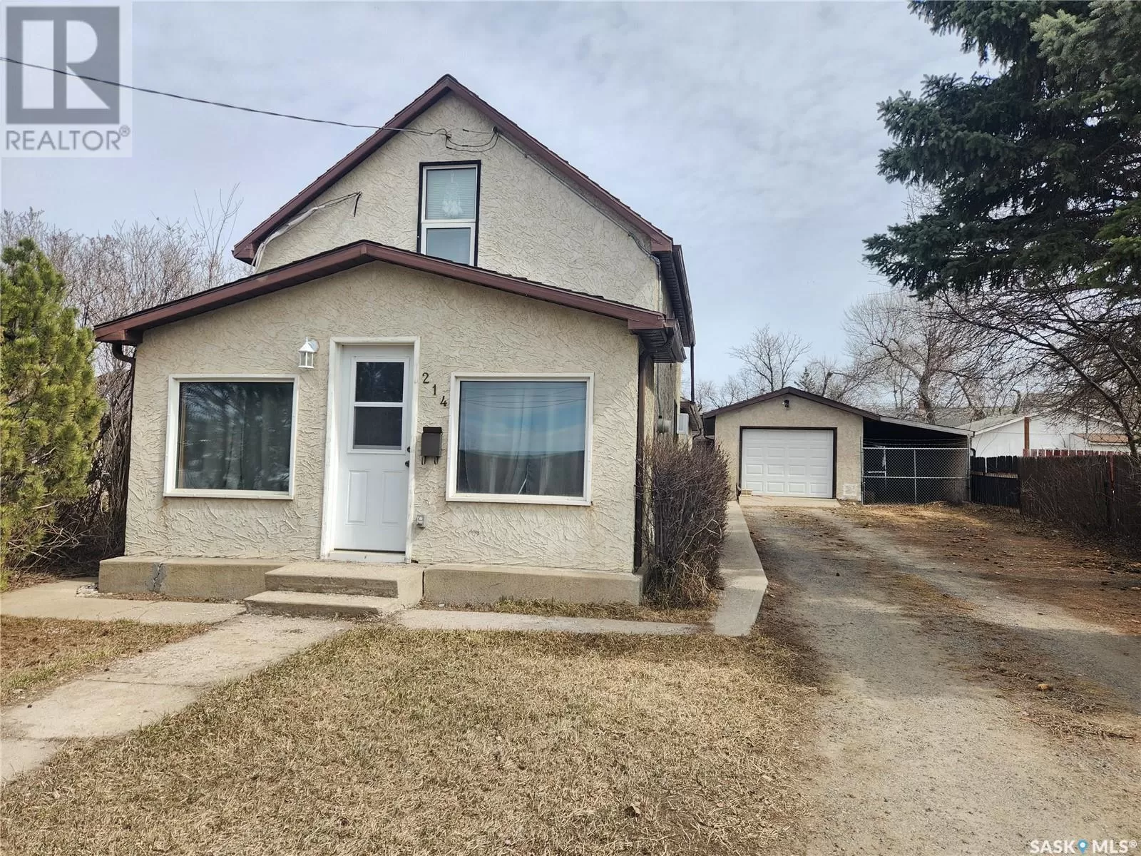 House for rent: 214 Government Road S, Weyburn, Saskatchewan S4H 2A5
