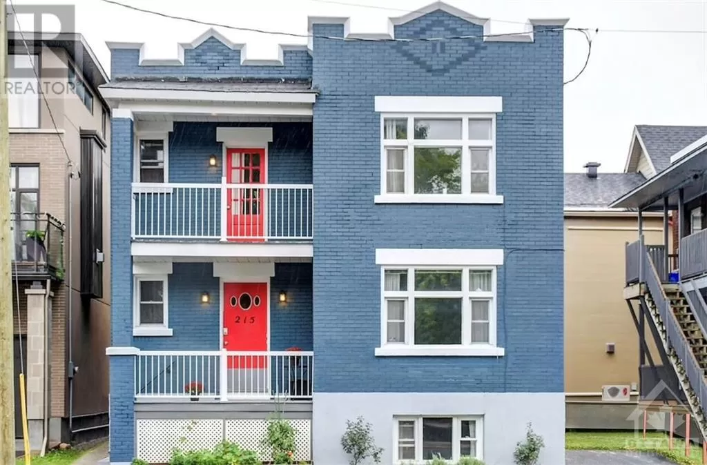 Triplex for rent: 215 Ivy Crescent, Ottawa, Ontario K1M 1X9