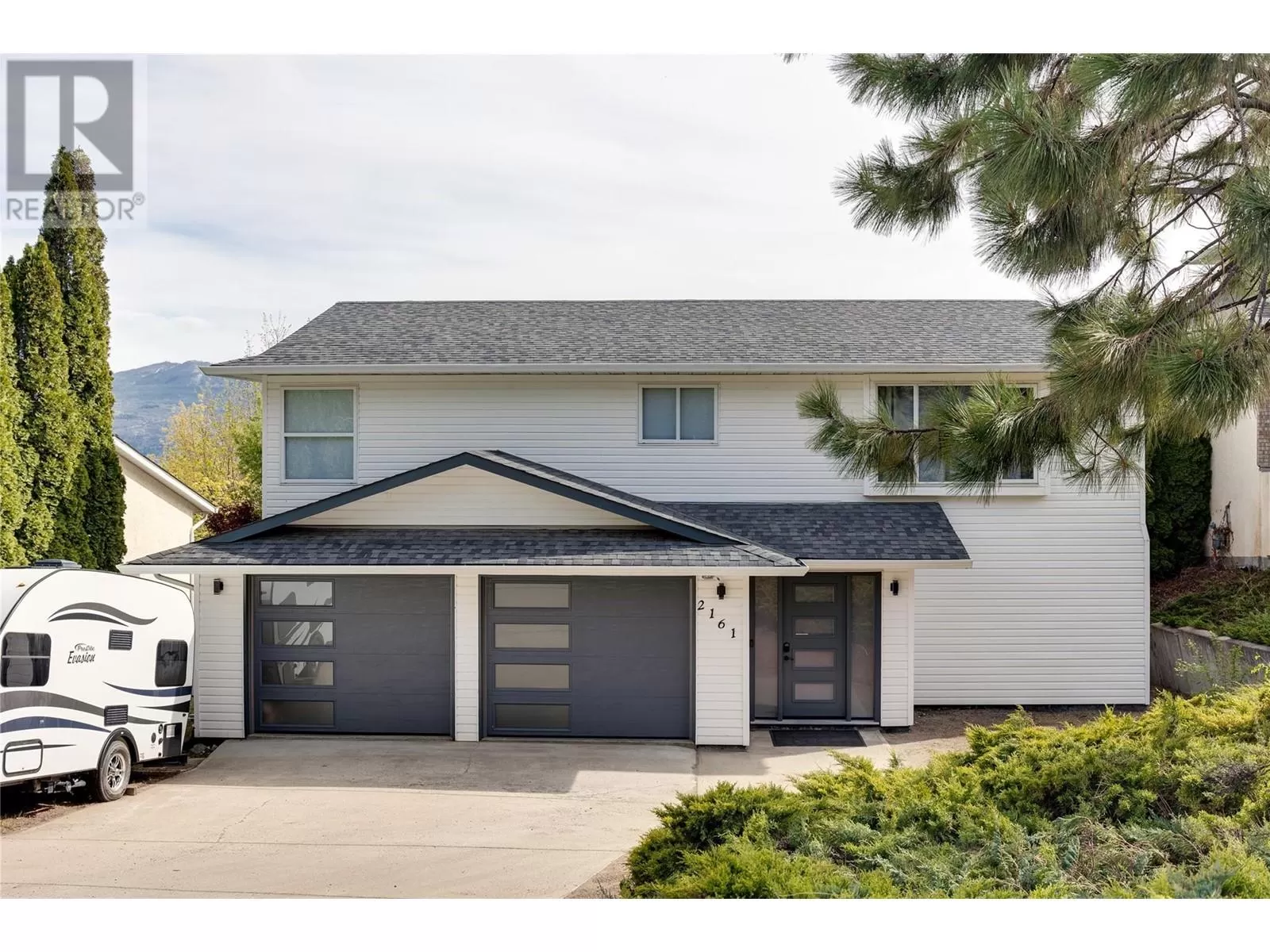 House for rent: 2161 Shamrock Drive, West Kelowna, British Columbia V4T 1T9