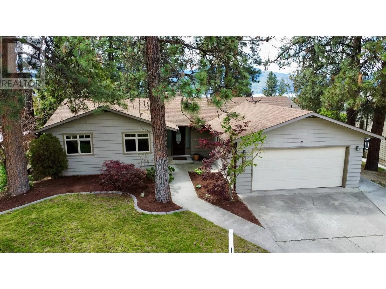 House for rent: 2185 Shannon Way, West Kelowna, British Columbia V4T 1S2