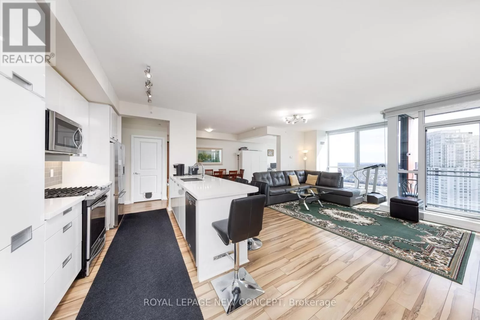 Apartment for rent: 2204 - 55 Eglinton Avenue W, Mississauga, Ontario L5R 0E4
