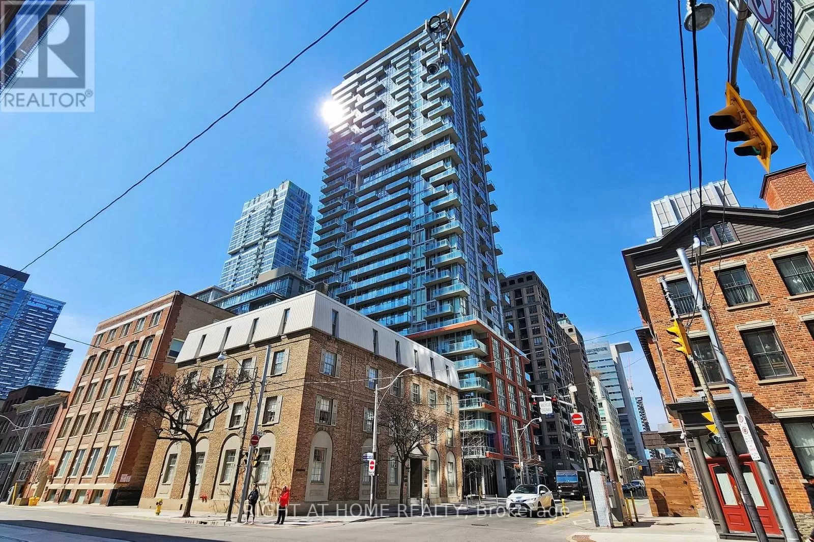 Apartment for rent: 2205 - 126 Simcoe Street, Toronto, Ontario M5H 4E6