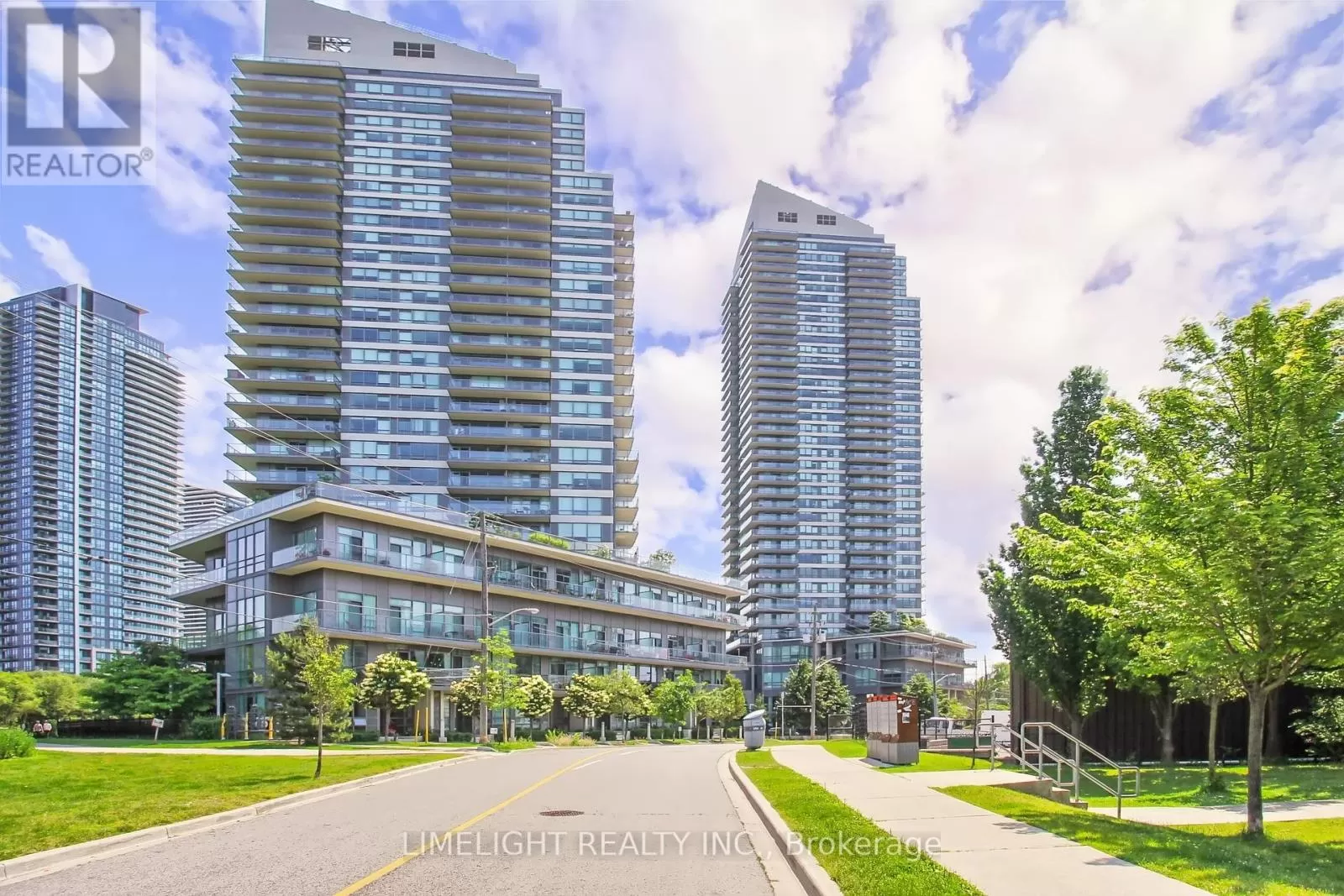 Apartment for rent: 2208 - 2240 Lake Shore Boulevard W, Toronto, Ontario M8V 0B1