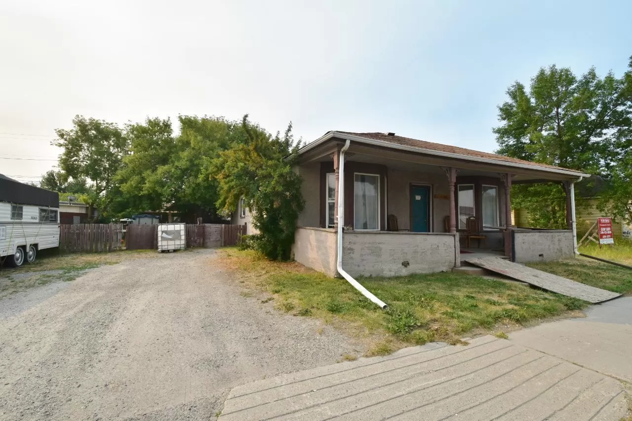 House for rent: 222 - 224 Van Horne Street S, Cranbrook, British Columbia V1C 1Z4