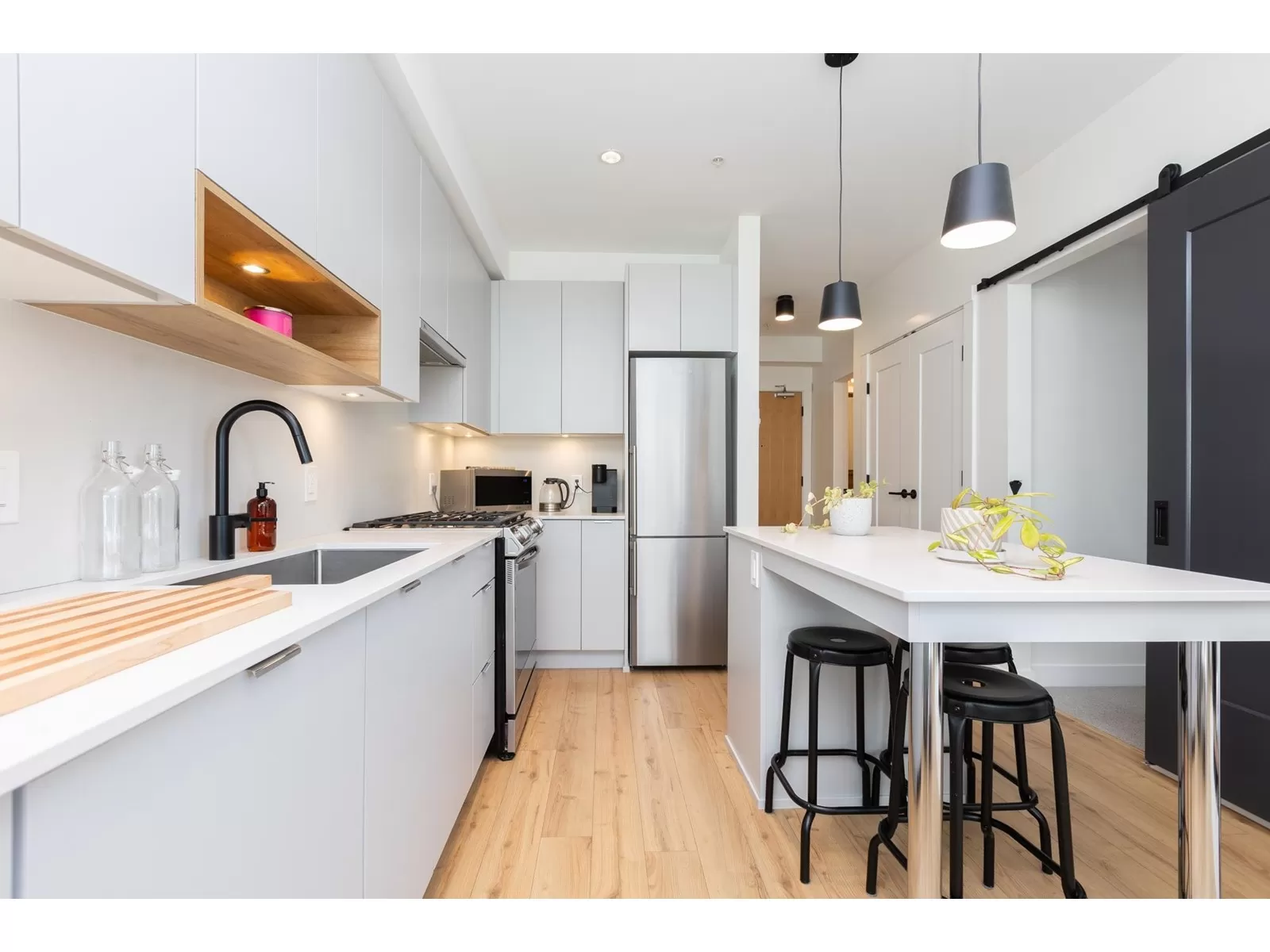 Apartment for rent: 222 2493 Montrose Avenue, Abbotsford, British Columbia V2S 0L4