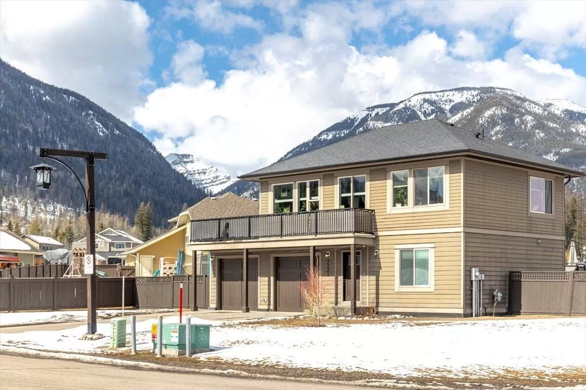 House for rent: 2221 Black Hawk Drive, Sparwood, British Columbia V0B 2G2