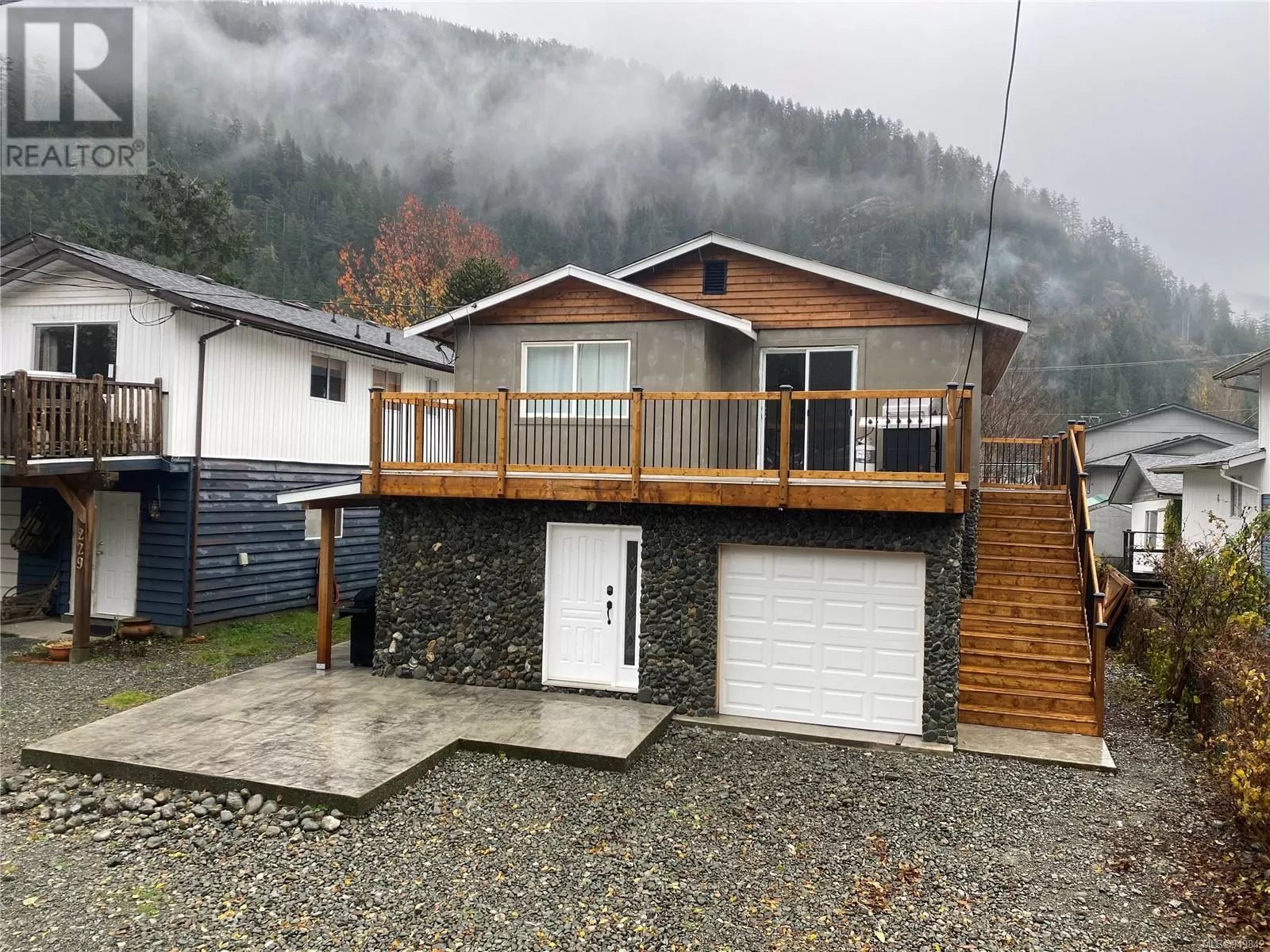 House for rent: 223 Maquinna Dr N, Tahsis, British Columbia V0P 1X0