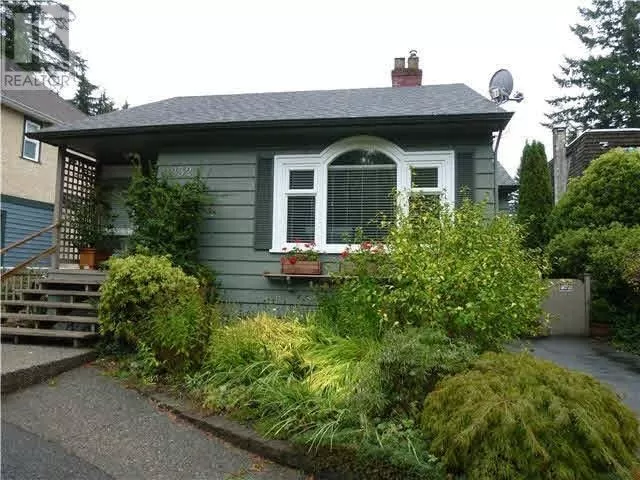 House for rent: 2232 Edgemont Boulevard, North Vancouver, British Columbia V7P 2K9