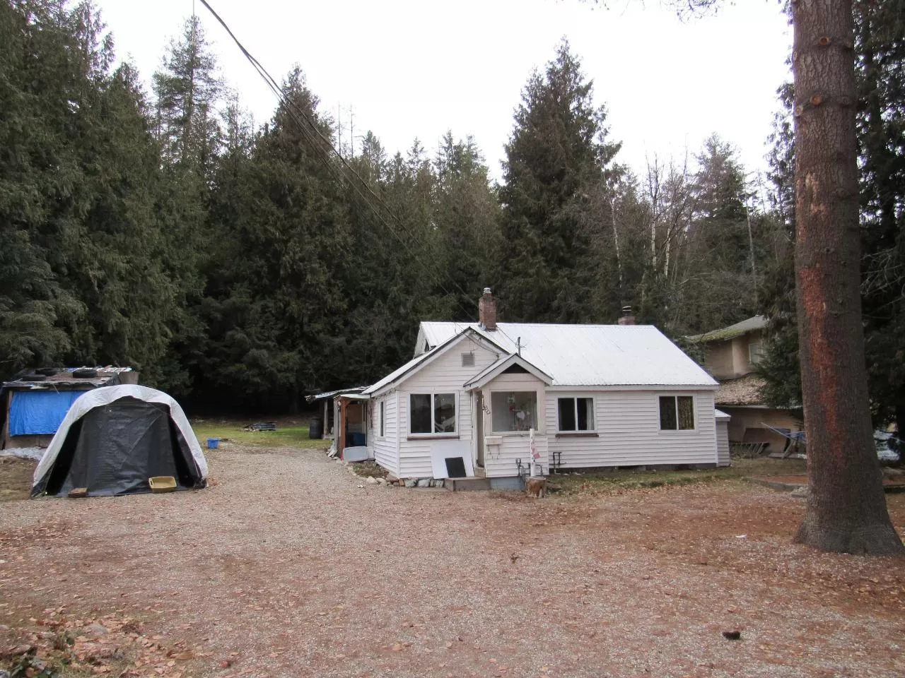 House for rent: 2252 Columbia Avenue, Castlegar, British Columbia V1N 2X1