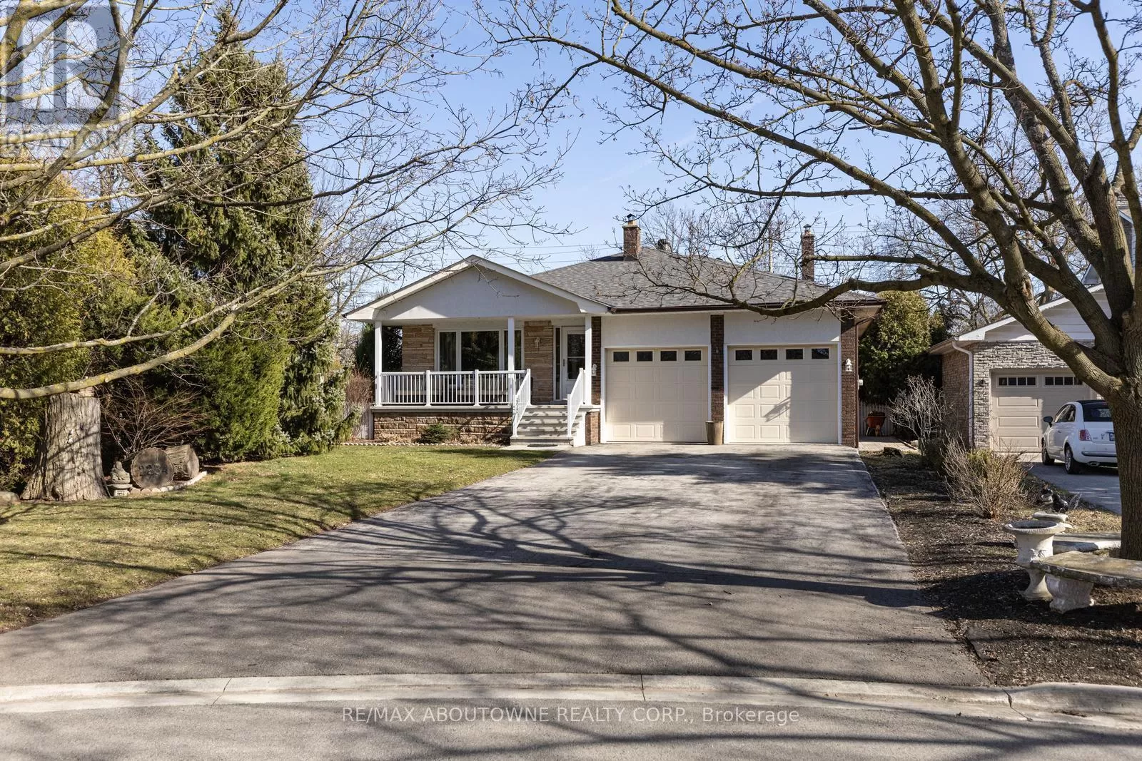 House for rent: 2254 Yates Crt, Oakville, Ontario L6L 5K6