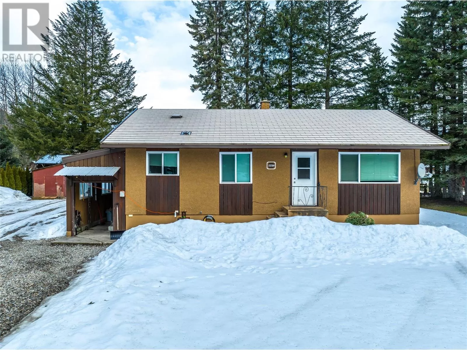 House for rent: 2258 Big Eddy Road, Revelstoke, British Columbia V0E 3K0