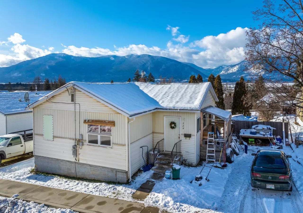 House for rent: 229 9th Avenue S, Creston, British Columbia V0B 1G3