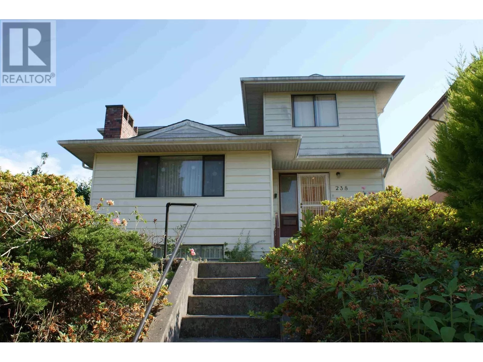 House for rent: 238 E 20th Avenue, Vancouver, British Columbia V5V 1M1