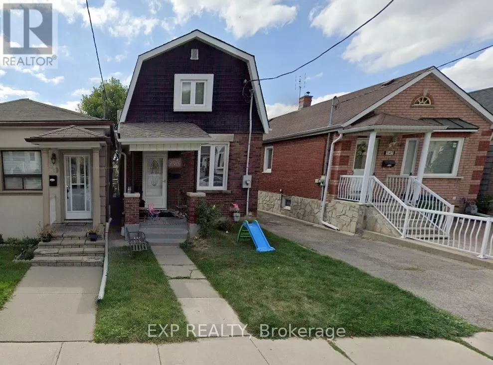House for rent: 240 Rosethorn Avenue, Toronto, Ontario M6M 3L1