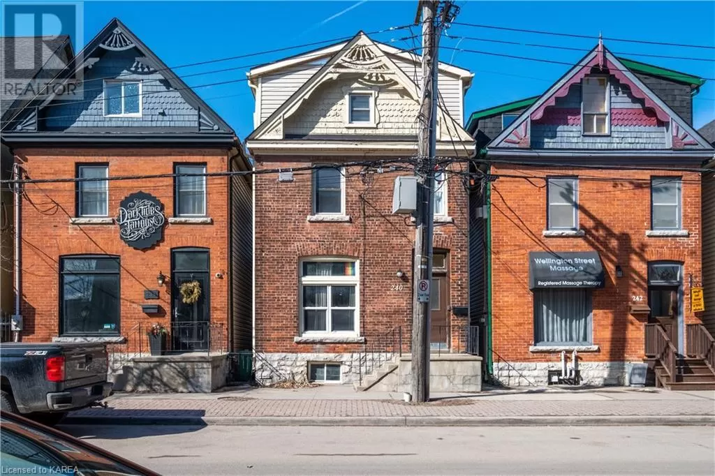 Duplex for rent: 240 Wellington Street, Kingston, Ontario K7K 2Y8