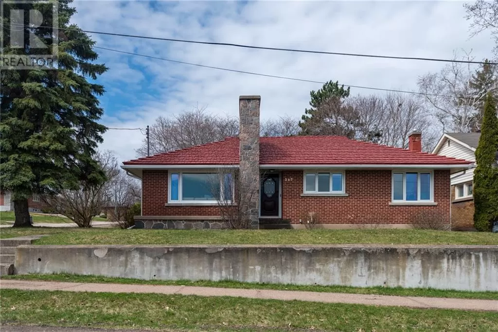 House for rent: 242 Belmont Avenue, Pembroke, Ontario K8A 2C5