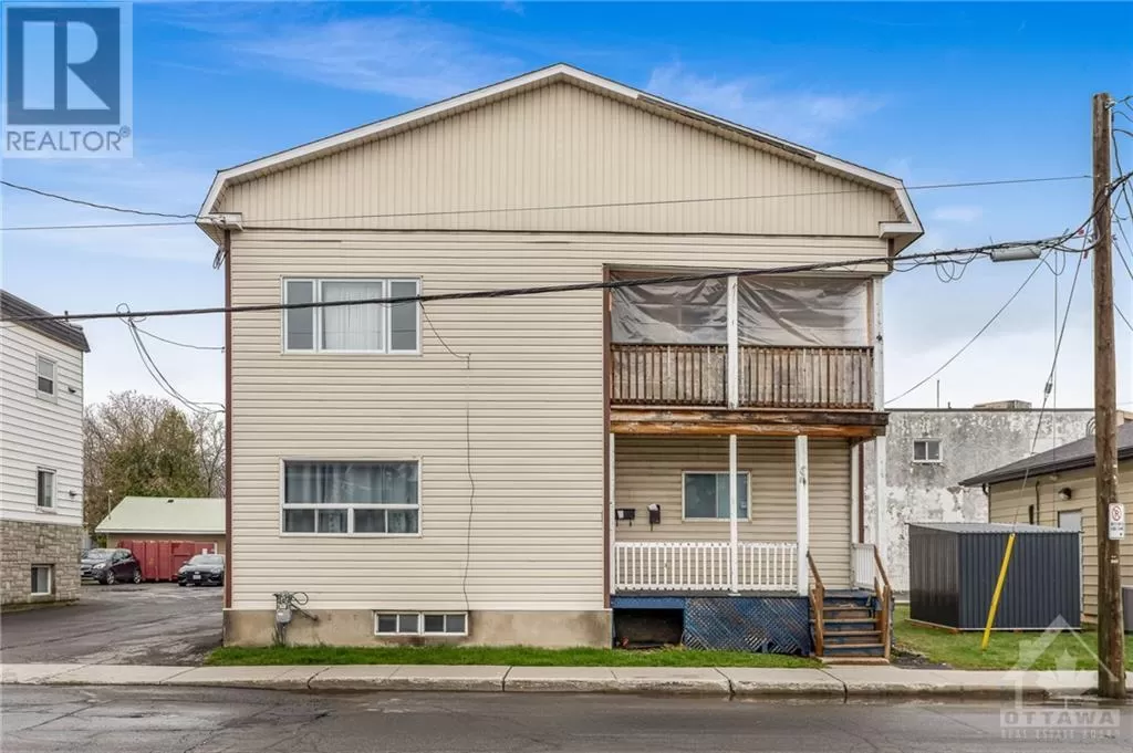 Duplex for rent: 242 Hamilton Street, Hawkesbury, Ontario K6A 1Z1