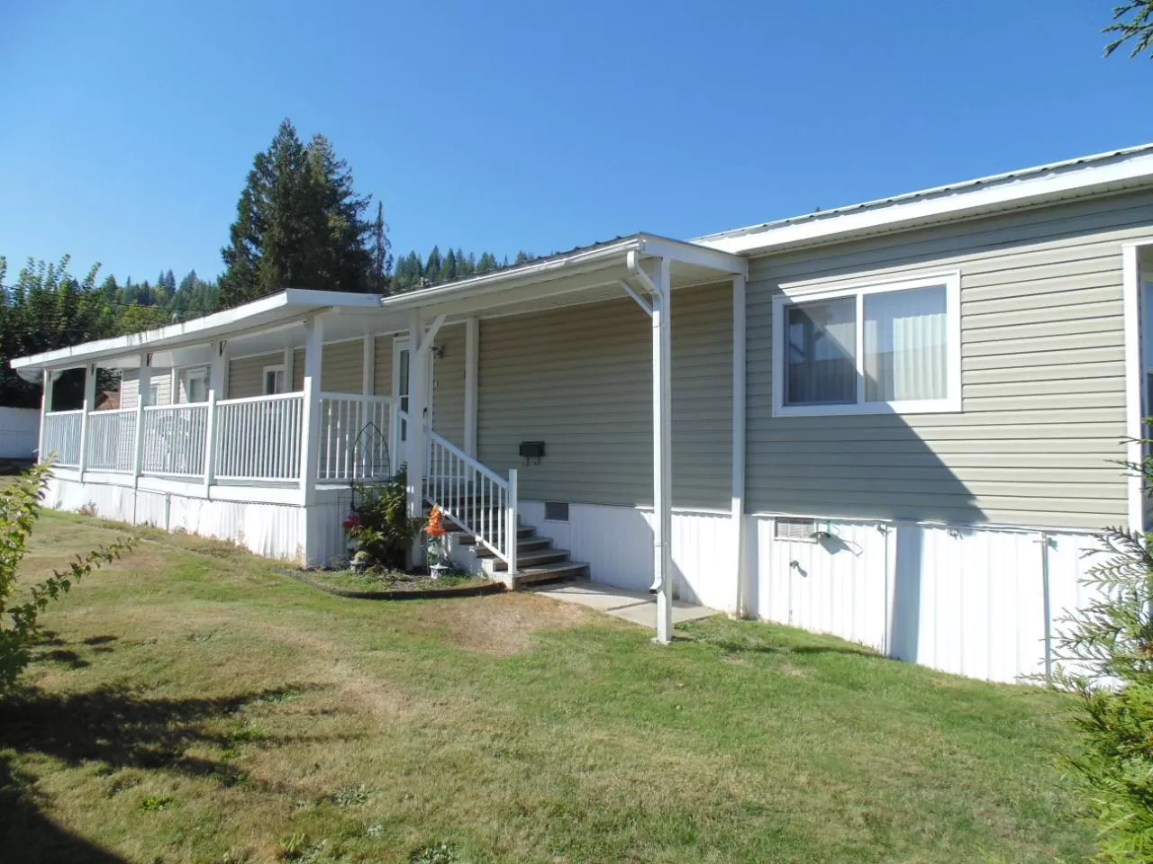 Mobile Home for rent: 25 - 1545 Columbia Avenue, Castlegar, British Columbia V1N 1J1