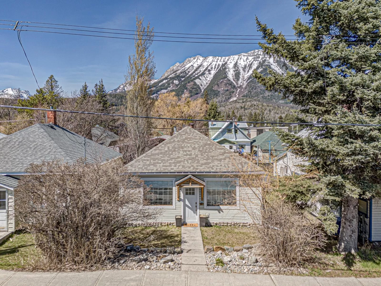 House for rent: 251 1st Avenue, Fernie, British Columbia V0B 1M0