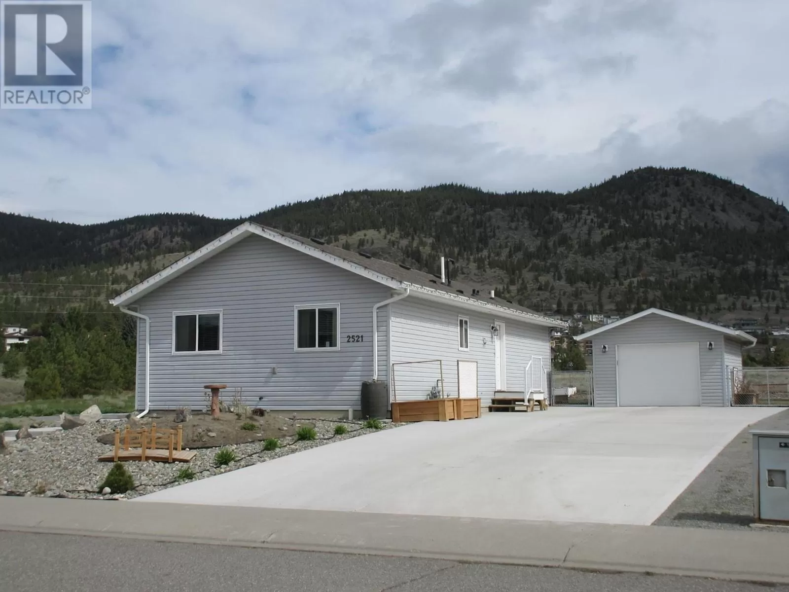 House for rent: 2521 Spring Bank Ave, Merritt, British Columbia V1K 1S1