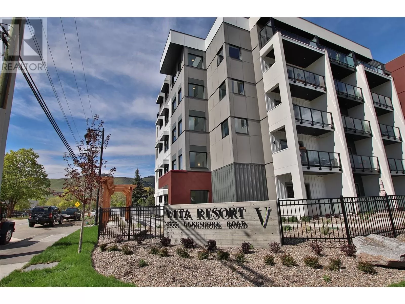 Apartment for rent: 2555 Lakeshore Road Unit# 414, Vernon, British Columbia V1H 1M9