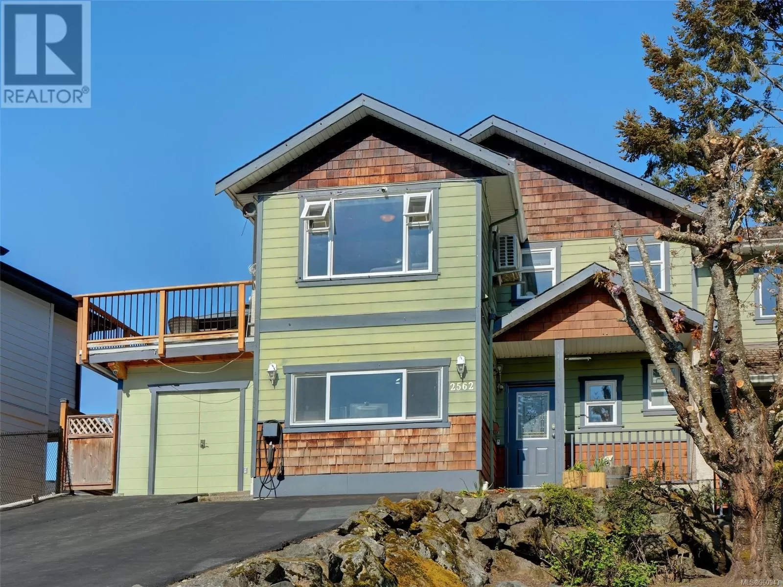 Duplex for rent: 2562 Wentwich Rd, Langford, British Columbia V9B 3N4