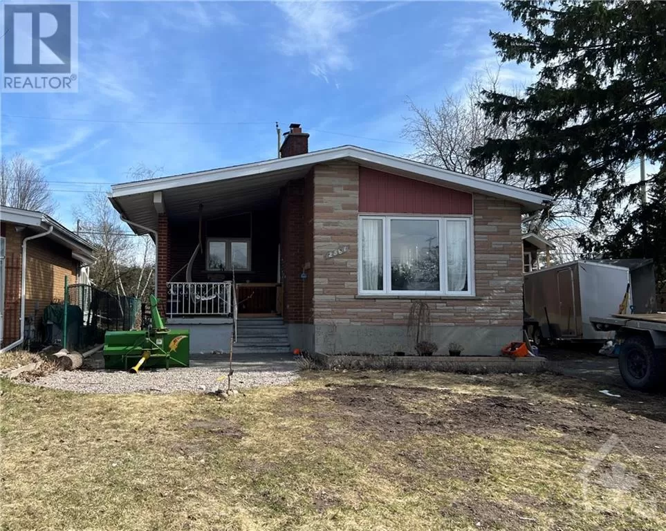 House for rent: 2581 Yarmouth Crescent, Ottawa, Ontario K1V 6J9