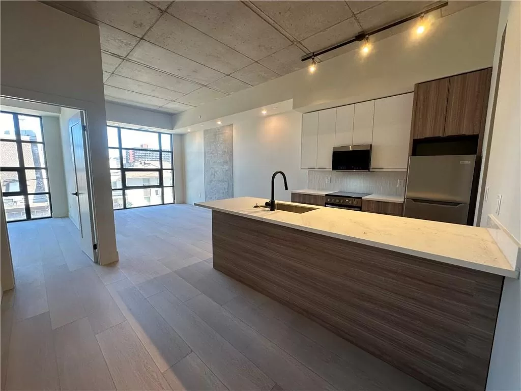 Apartment for rent: 26 Augusta Street|unit #208, Hamilton, Ontario L8N 1P7