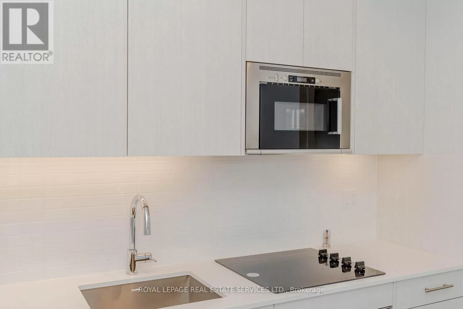 Apartment for rent: 2604 - 286 Main Street, Toronto, Ontario M4C 0B3