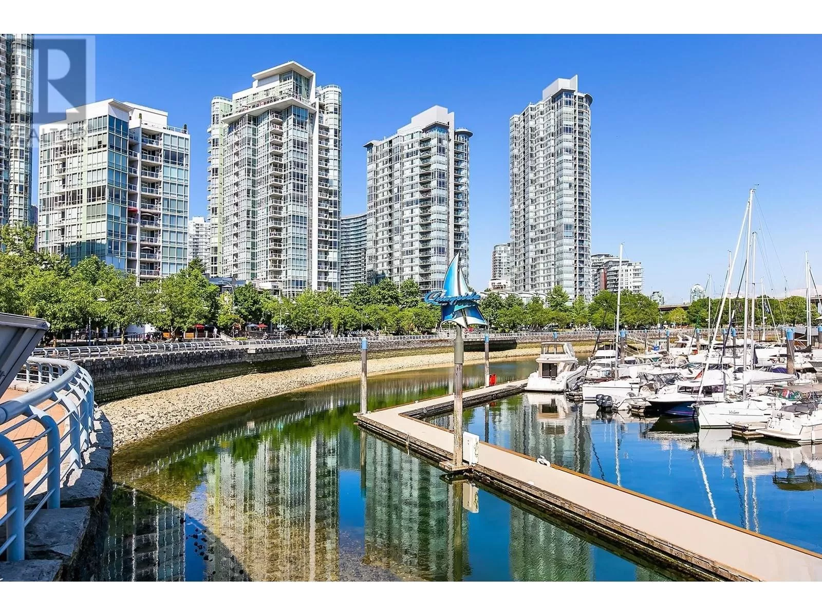 Apartment for rent: 2605 193 Aquarius Mews, Vancouver, British Columbia V6Z 2Z2