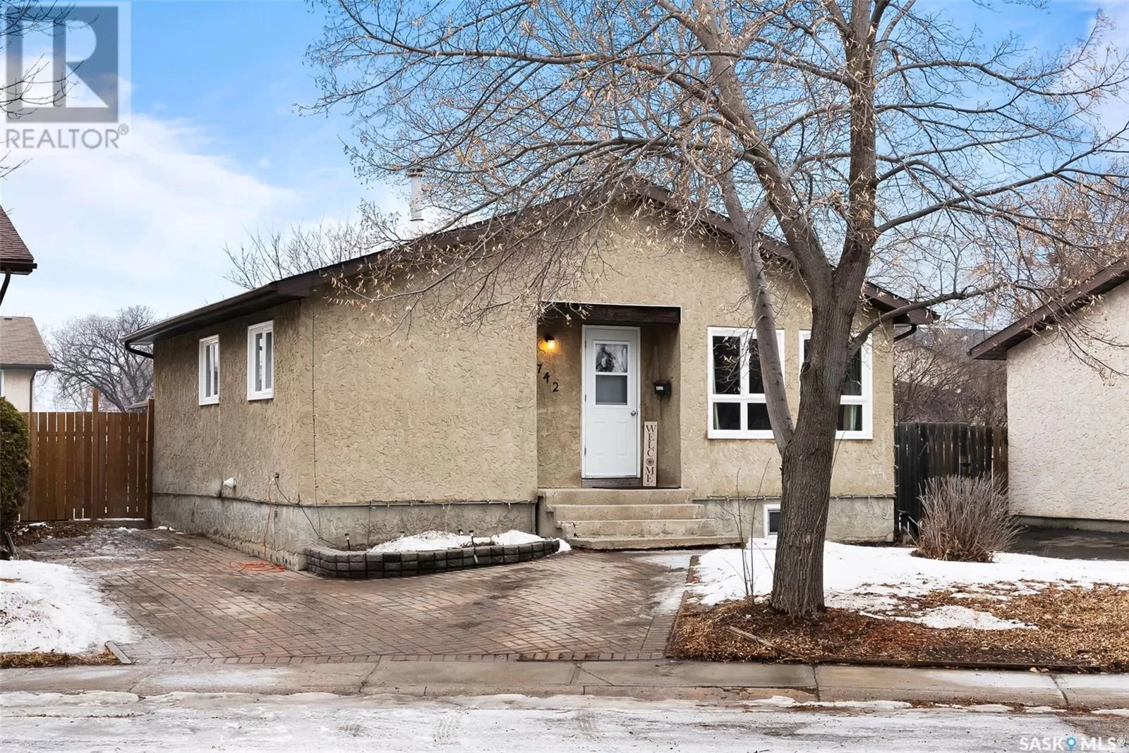 House for rent: 742 Vanier Drive N, Regina, Saskatchewan S4X 2J6