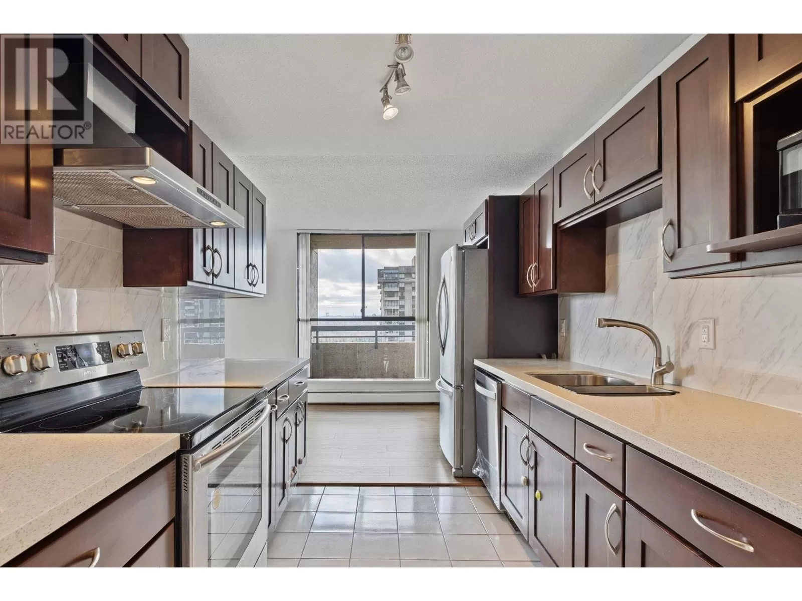 Apartment for rent: 2103 3737 Bartlett Court, Burnaby, British Columbia V3J 7E3