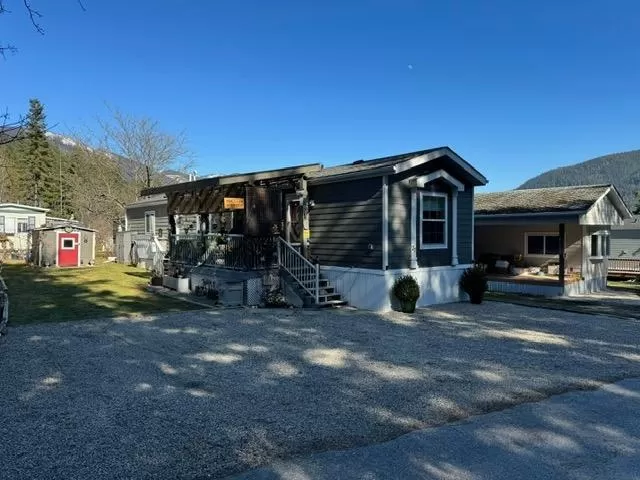 Mobile Home for rent: 27 - 2905 Lower 6 Mile Road, Nelson, British Columbia V1L 6L7