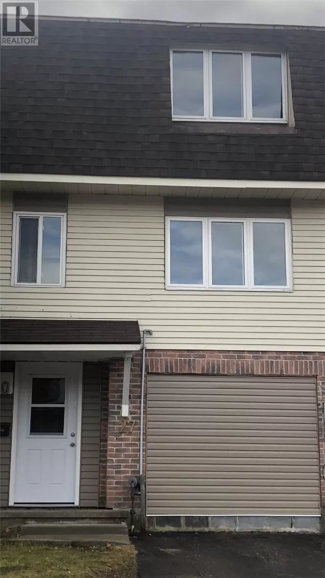 Row / Townhouse for rent: 27 Tokyo Crescent, Elliot Lake, Ontario P5A 2S1