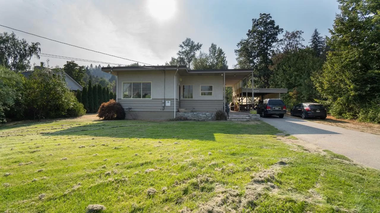 House for rent: 2700 Columbia Avenue, Castlegar, British Columbia V1N 2X6