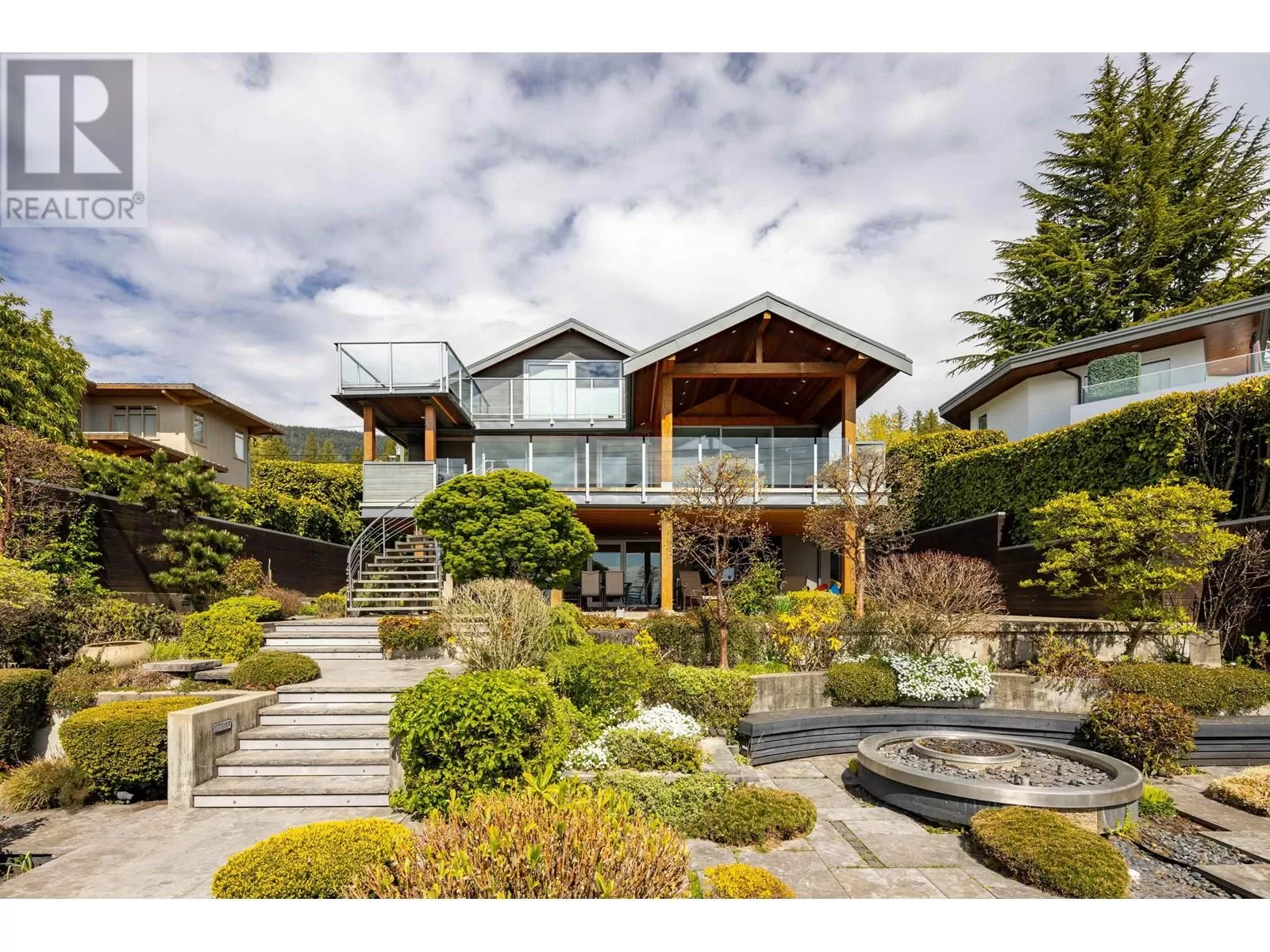 House for rent: 2771 Bellevue Avenue, West Vancouver, British Columbia V7V 4X2