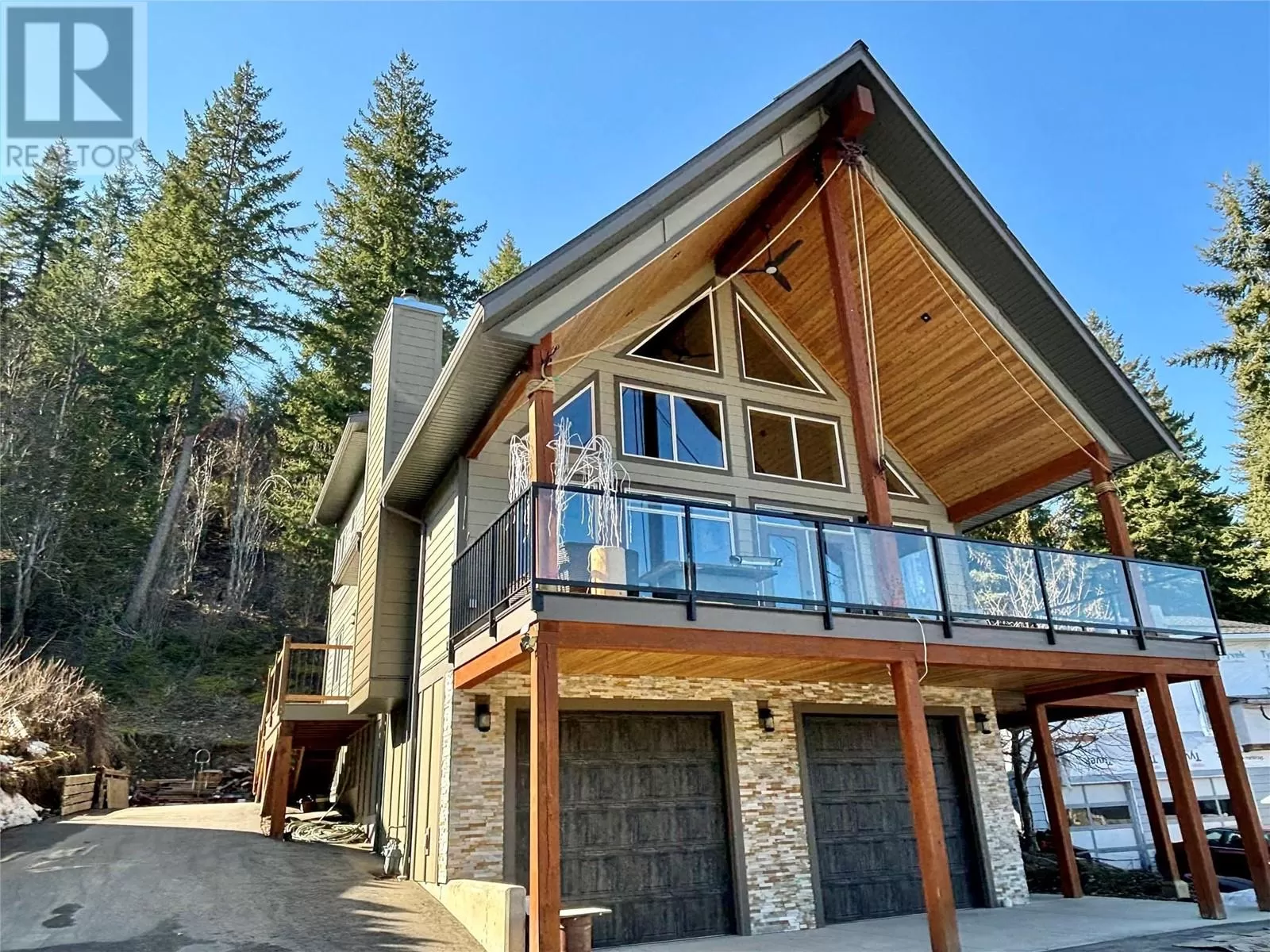 House for rent: 2820 Juniper Crescent, Sorrento, British Columbia V0E 2W2