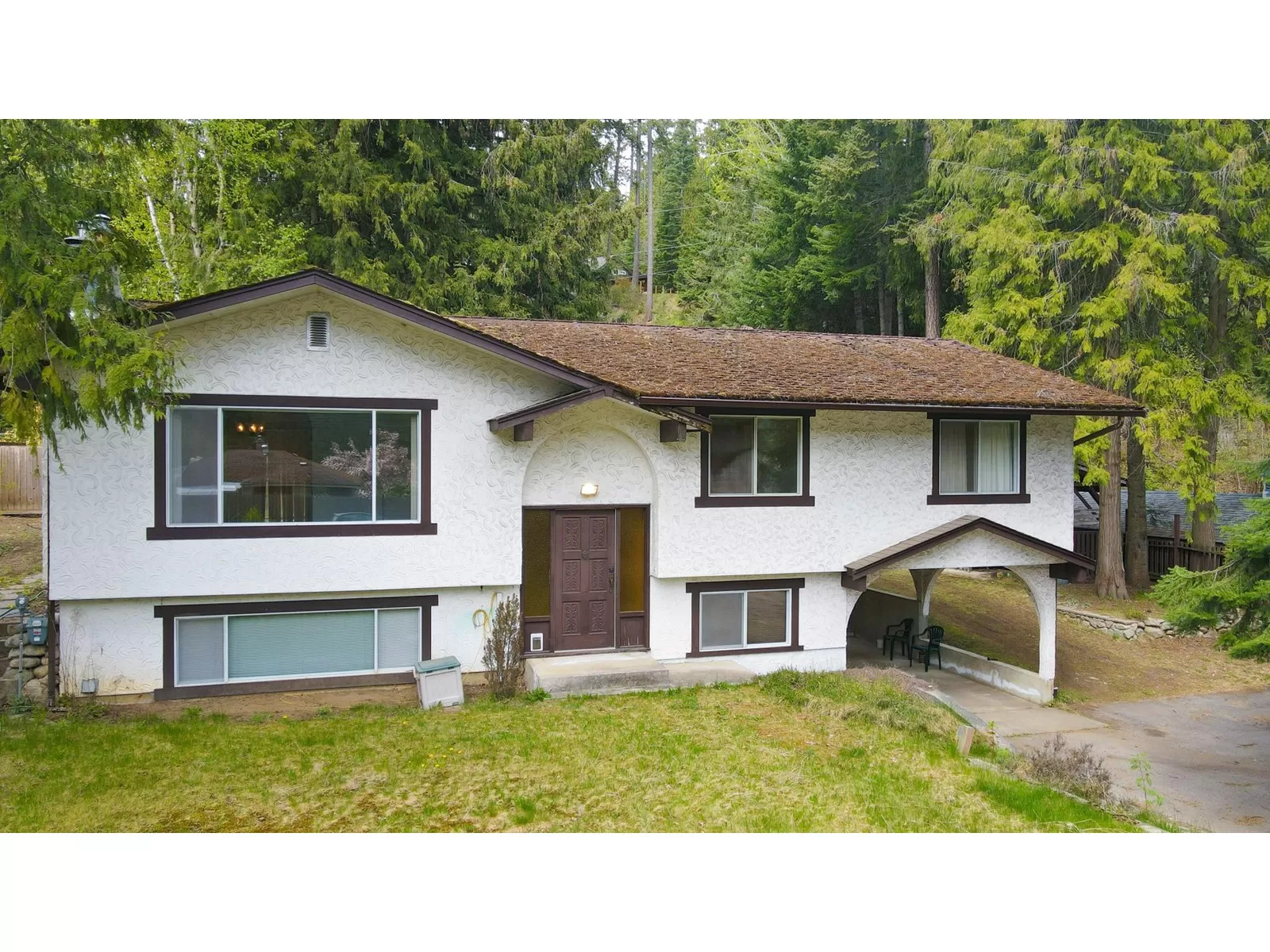 House for rent: 2897 Highway 3a, Nelson, British Columbia V1L 6M1