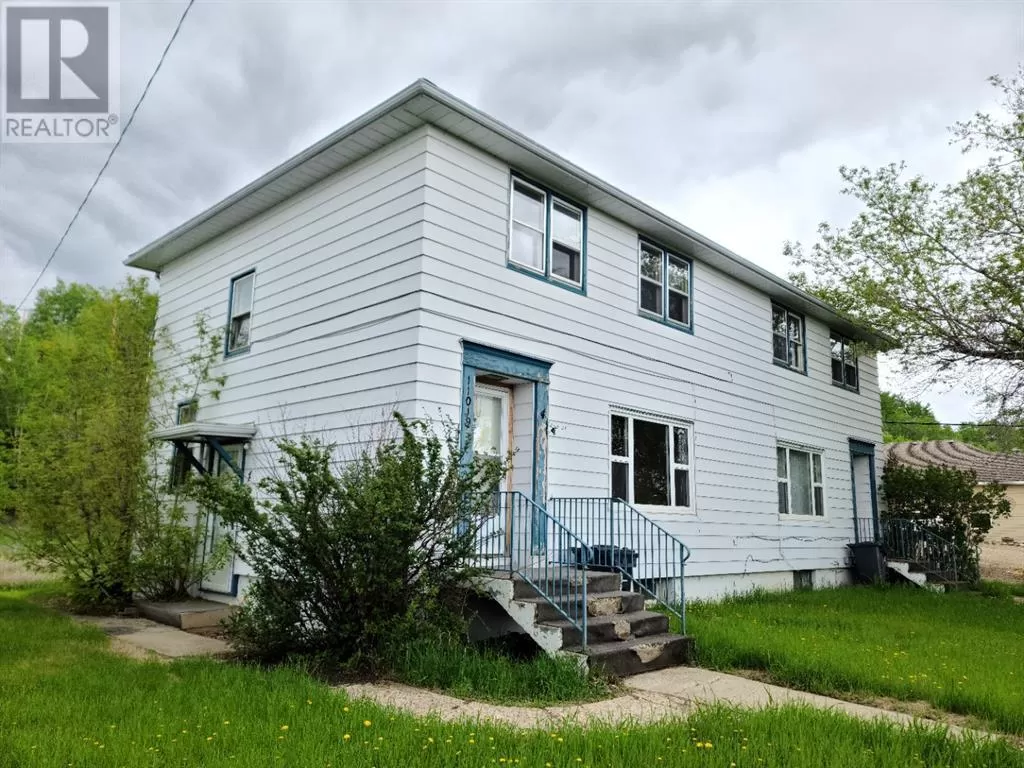Duplex for rent: #3, 11019 99 Street, Peace River, Alberta T8S 1L7
