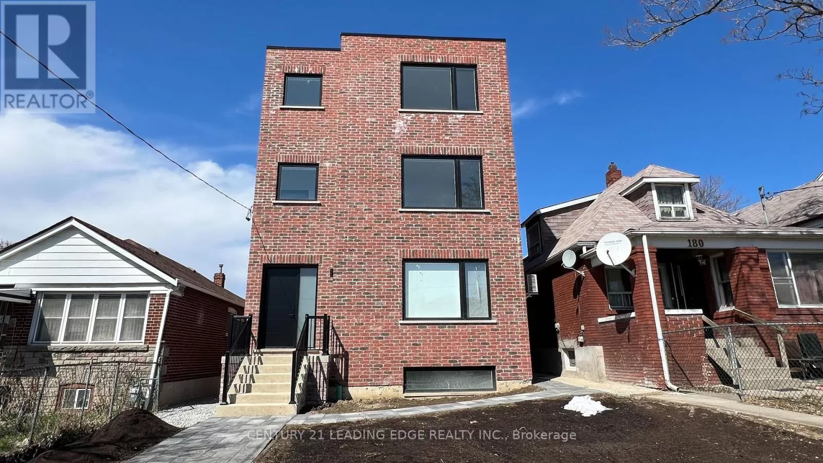 Fourplex for rent: 3 - 182 Cameron Avenue, Toronto, Ontario M6M 1R7