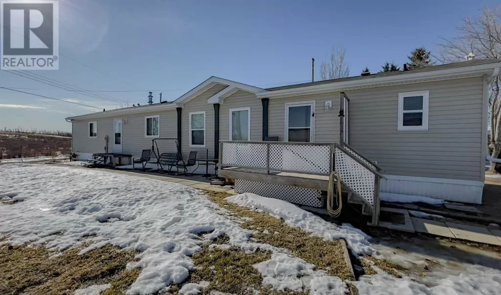 Manufactured Home/Mobile for rent: 3 Coutts Street, Hughenden, Alberta T0B 2E0
