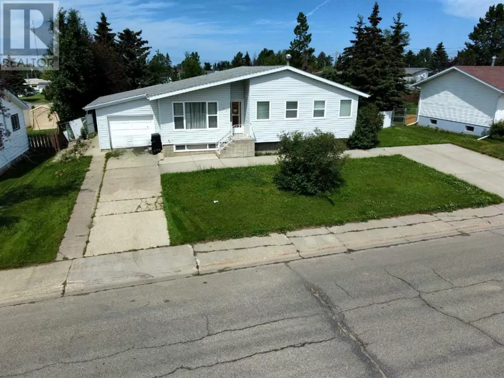 House for rent: 300 Hammond Drive, Fox Creek, Alberta T0H 1P0