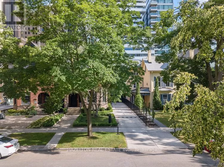 Apartment for rent: 301 - 10 Prince Arthur Avenue, Toronto, Ontario M5R 1A9