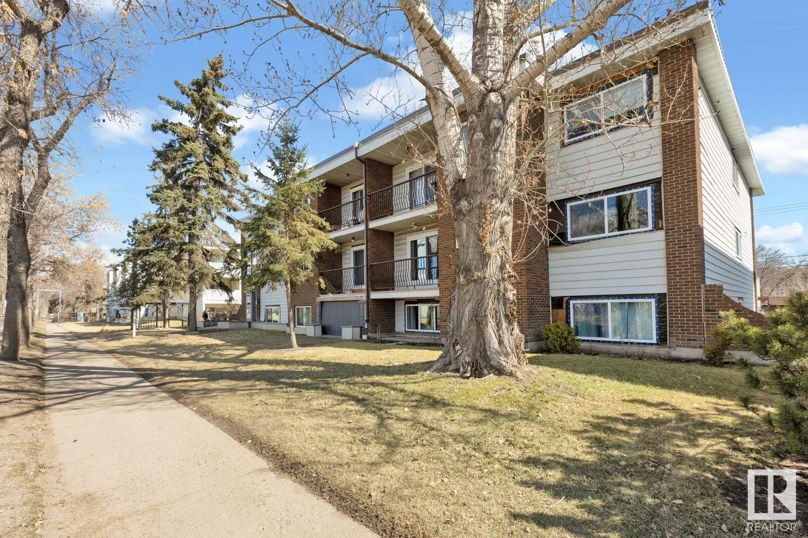 Apartment for rent: #301 10949 109 St Nw, Edmonton, Alberta T5H 3C2