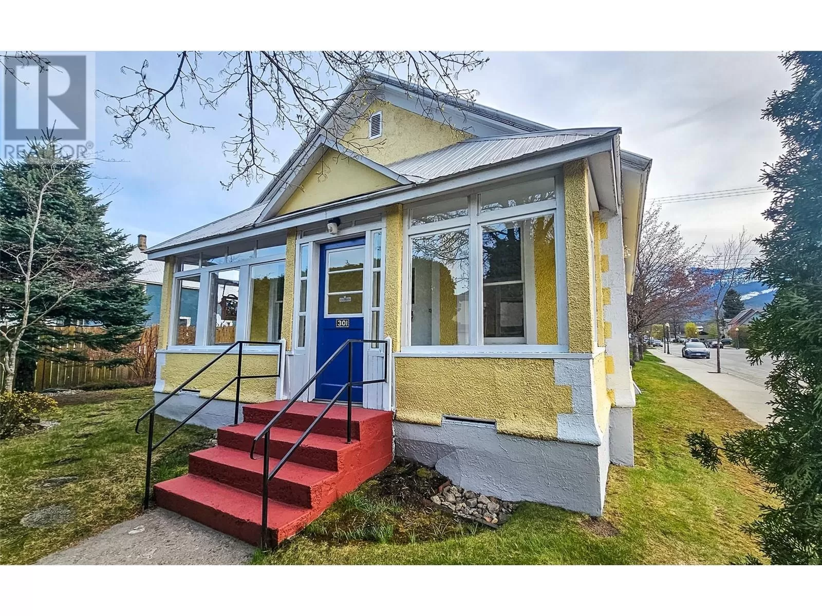 House for rent: 301 First Street E, Revelstoke, British Columbia V0E 2S0