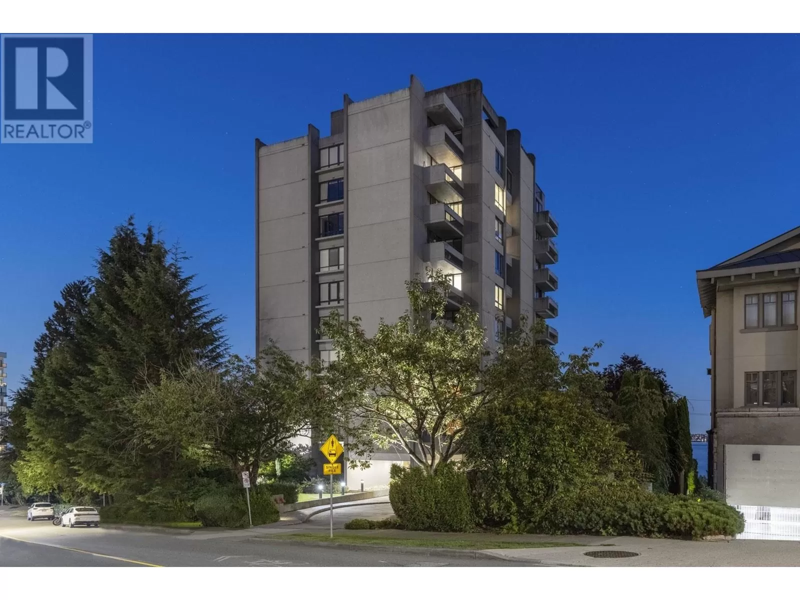 Apartment for rent: 302 1930 Bellevue Avenue, West Vancouver, British Columbia V7V 1B5