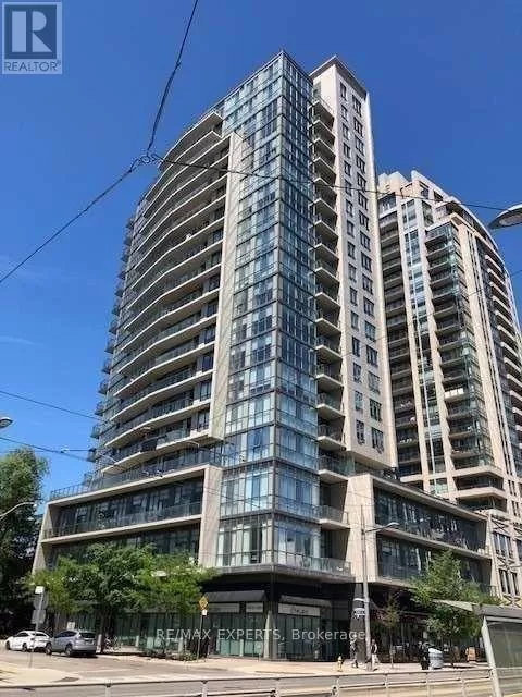 Apartment for rent: 302 - 530 St Clair Avenue W, Toronto, Ontario M6C 0A2