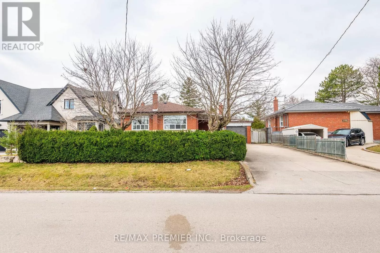 House for rent: 302 Southview Road, Oakville, Ontario L6K 2P5