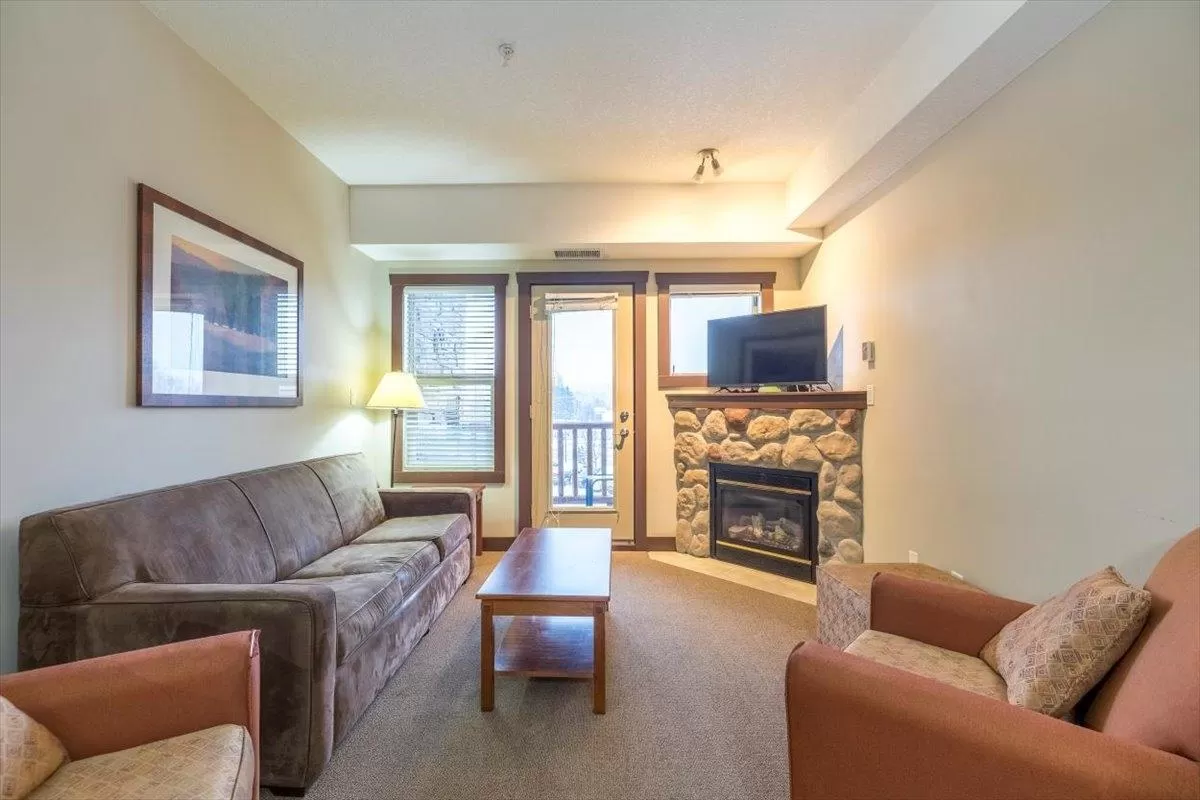 Apartment for rent: 303 - 1500 Mcdonald Avenue, Fernie, British Columbia V0B 1M1