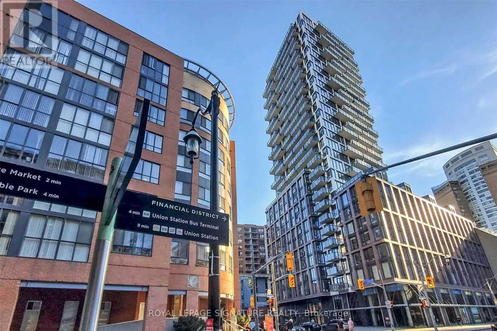 Apartment for rent: 303 - 2a Church Street, Toronto, Ontario M5E 0E1